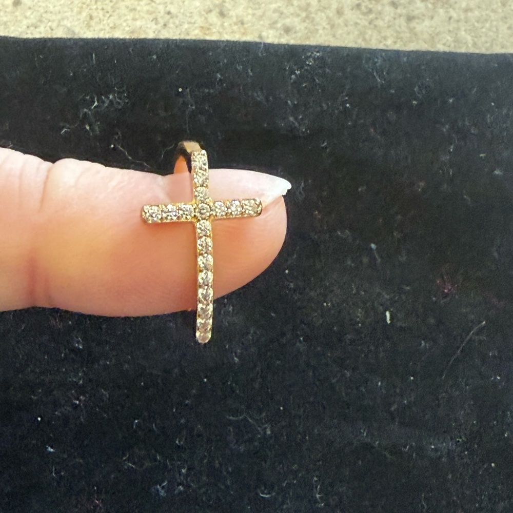 Woman’s cross ring